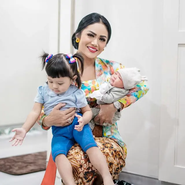 Krisdayanti Umumkan Nama Cucu, Azura Humaira Nur Atta dengan Panjang 48 Cm dan Bobot 3,3 Kg