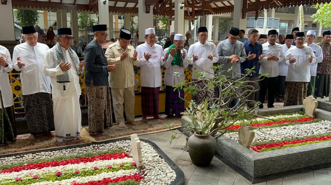 Prabowo Ziarah ke Makam Gus Dur dan Silaturahmi dengan Ulama