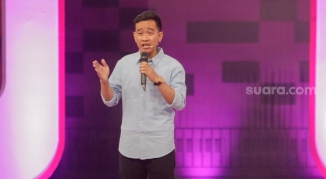 Cawapres nomor urut dua Gibran Rakabuming Raka memberikan pemaparan dalam debat perdana Cawapres 2024 di JCC Senayan Jakarta,