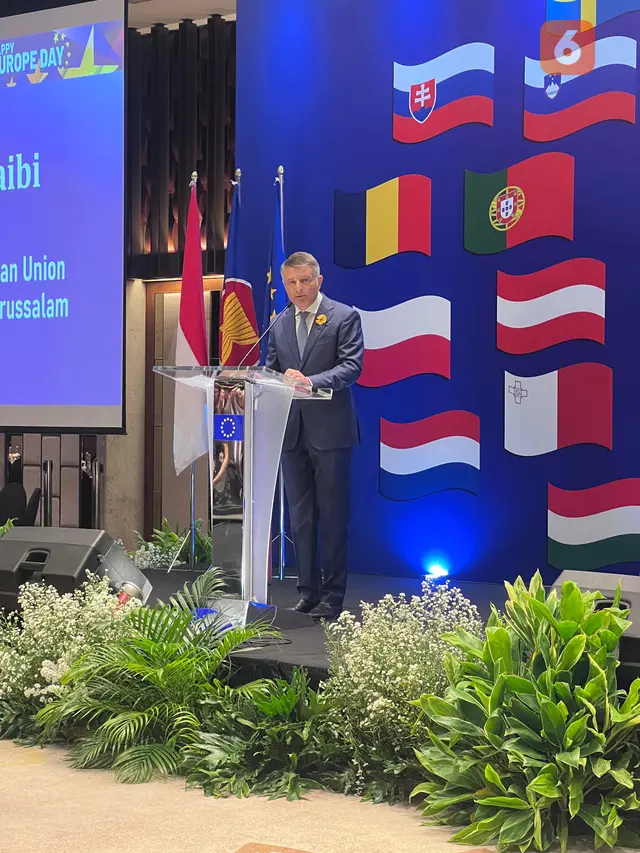 Dubes Denis Chaibi dalam acara Europe Day di Hotel Ayana, Jumat (9/5/2025) malam.
