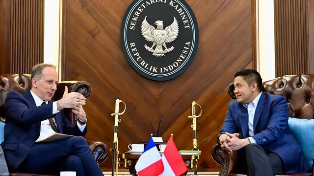 Prabowo Terima Kunjungan Kenegaraan,pertemuan antara Duta Besar Republik Prancis untuk Republik Indonesia, Fabien Penone, dengan Sekretaris Kabinet, Teddy Indra Wijaya, di Gedung Sekretariat Kabinet Jakarta pada Selasa, (13/5/2025). (Foto: Cahyo - Biro Pers Sekretariat Presiden)