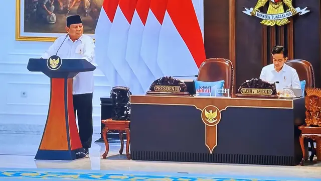 Presiden Prabowo Subianto memimpin sidang kabinet bersama seluruh jajaran Kabinet Merah Putih di Istana Negara Jakarta, Senin (5/5/2025).