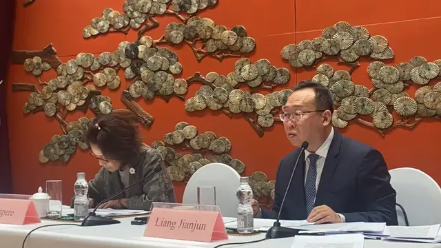 China Dorong Konsumsi Domestik,Wakil Direktur dari Departemen Urusan Asia, Kementerian Luar Negeri (Kemenlu) China, Liang Jianjun dalam acara Lin Jia 7 Salon di Beijing.