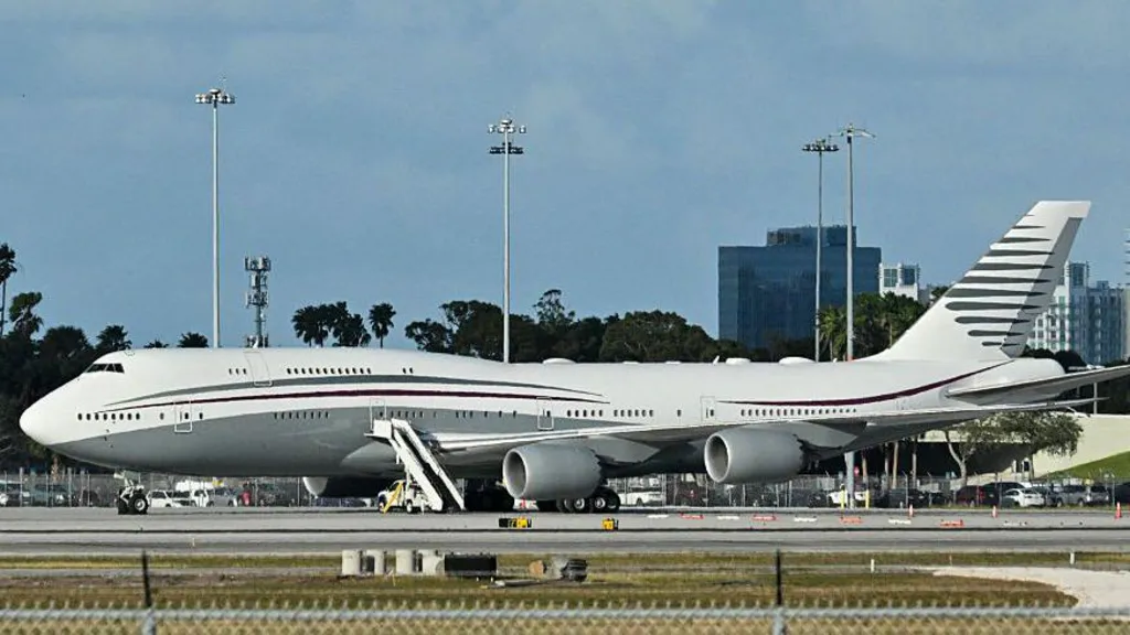 AS Menerima Pesawat Qatar