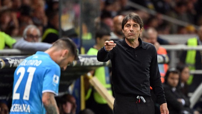 Antonio Conte menegaskan bahwa tim yang pantas meraih scudetto yang paling konsisten, Napoli? (Foto: REUTERS/Alberto Lingria)