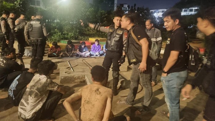 Jatanras Polda Metro Amankan 24 Pelaku Tawuran Bersajam di Jakarta