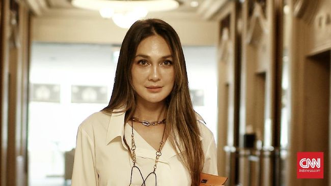 Siraman, Luna Maya Pakai Air Zam-zam