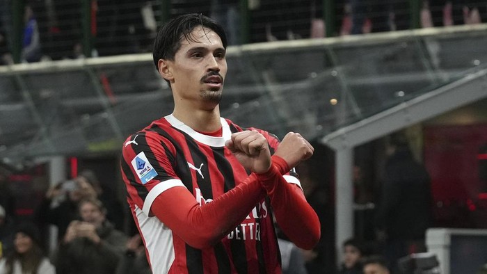 Reijnders menjadi salah satu pemain andalan Milan di musim ini. Foto: AP/Antonio Calanni