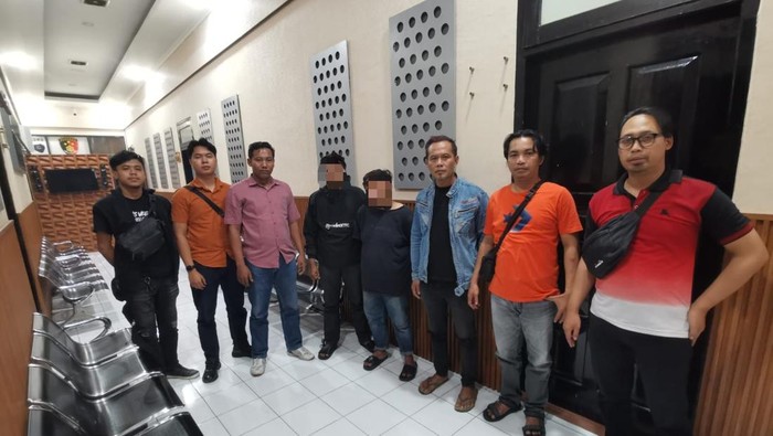 Dua Buronan Curanmor Malang Ditangkap Saat Besuk Tahanan di Polres Blitar