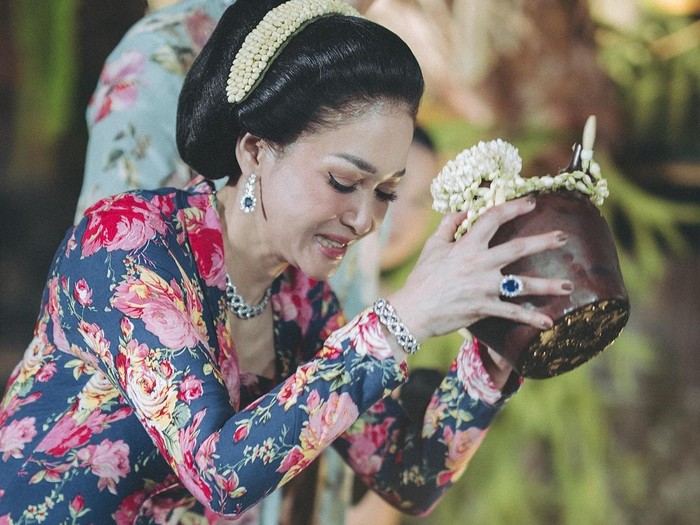 Kalung Mewah Maia Estianty Curi Perhatian, Ini Keistimewaan Blue Sapphire