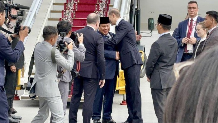 Tiba di Rusia, Prabowo Disambut Wakil PM Denis Manturov,