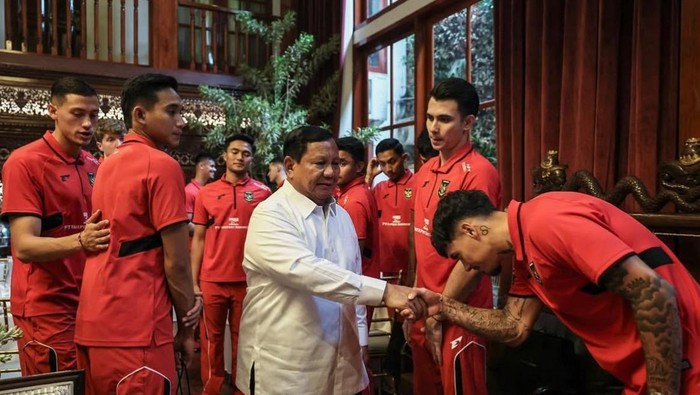 Timnas Indonesia bertemu Presiden Prabowo Subianto sebelum menghadapi Jepang. (Foto: Dok. Instagram @prabowo)